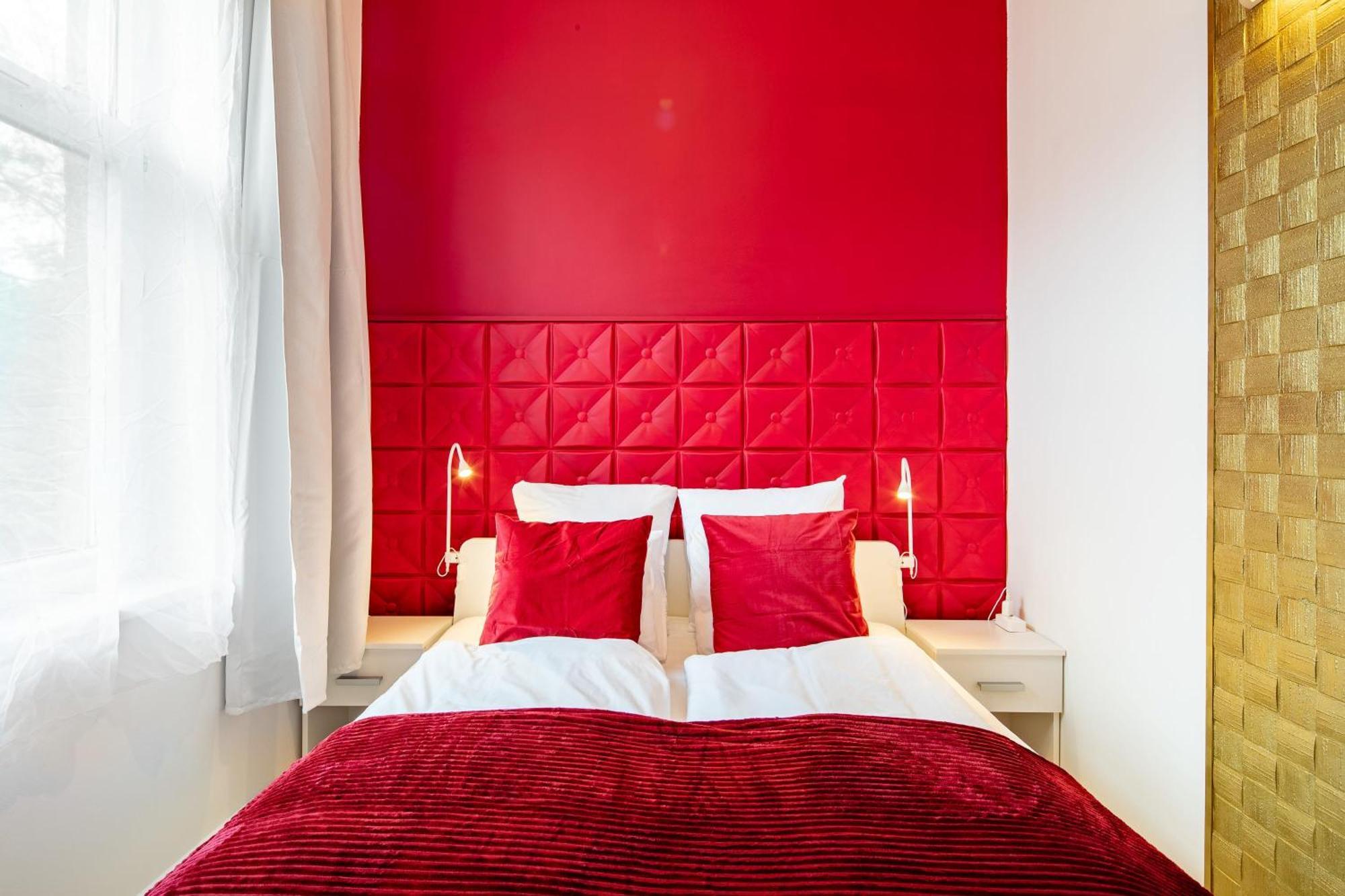 Free Parking - - Quiet Apartment *