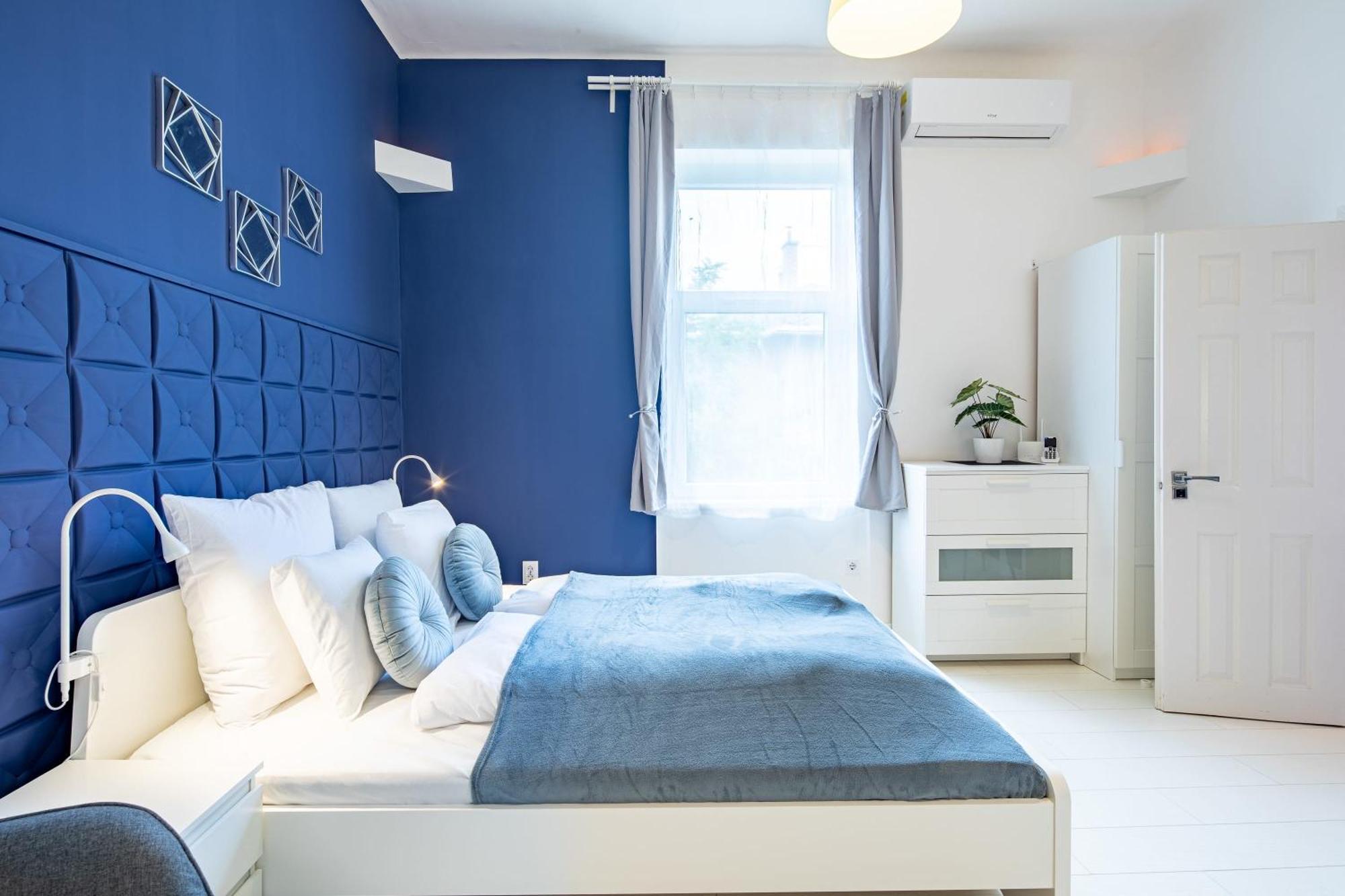 Free Parking - - Quiet Apartment *